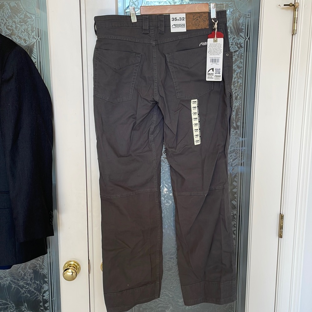 New with tags Mountain Khakis Camber 106 Classic Fit Charcoal W35 L32